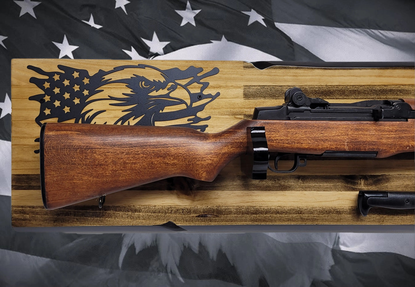 Walker Wood Gifts Gun Display M1 Garand & KA-BAR Wall Display – Knotty Pine Faux Live Edge with Black & White American Flag