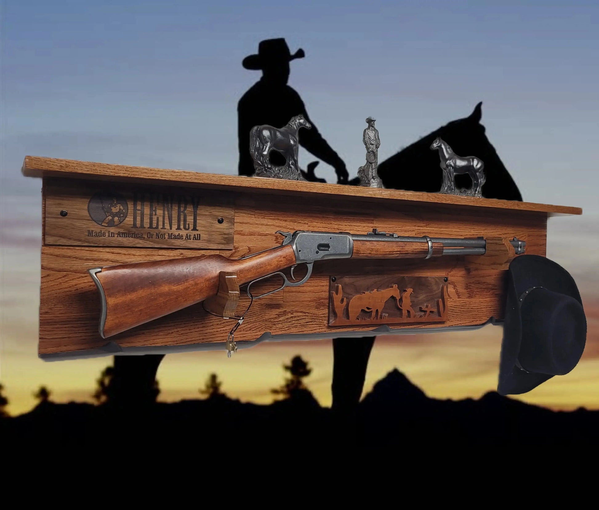 Walker Wood Gifts Gun Display Traditional Lever Action Henry Rifle Display Cabin Oak with Lock Collectors Gift