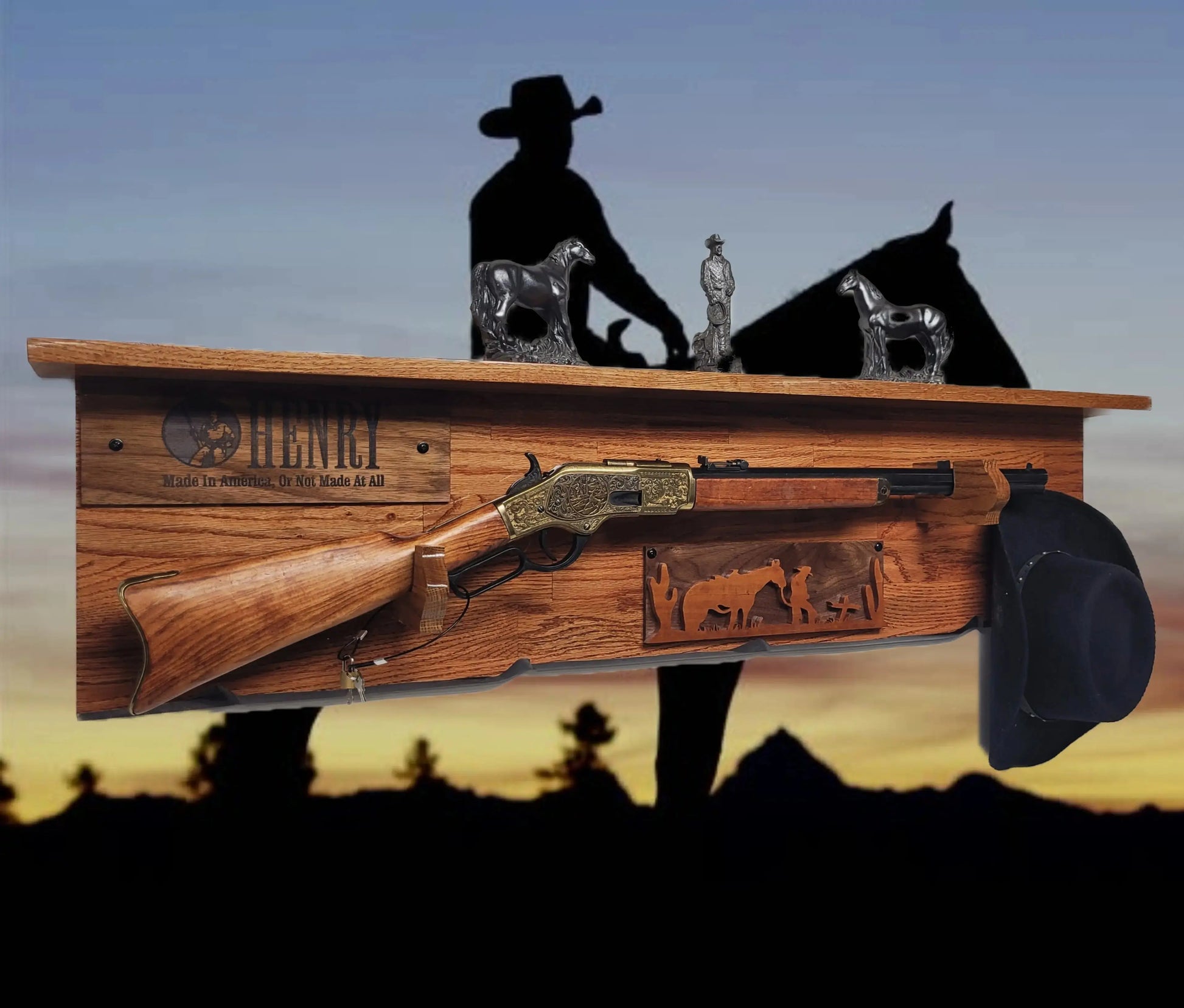 Walker Wood Gifts Gun Display Traditional Lever Action Henry Rifle Display Cabin Oak with Lock Collectors Gift