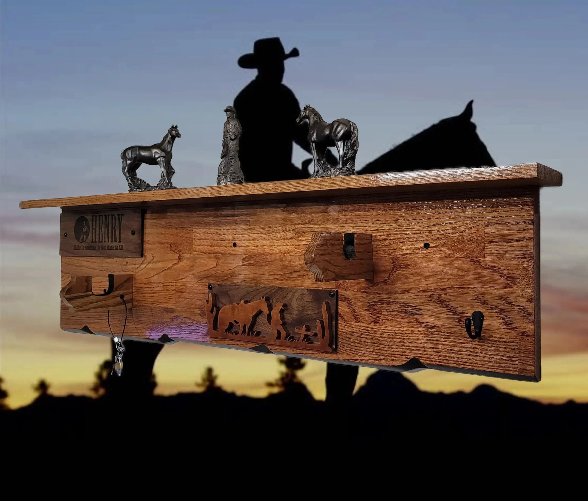 Walker Wood Gifts Gun Display Traditional Lever Action Henry Rifle Display Cabin Oak with Lock Collectors Gift