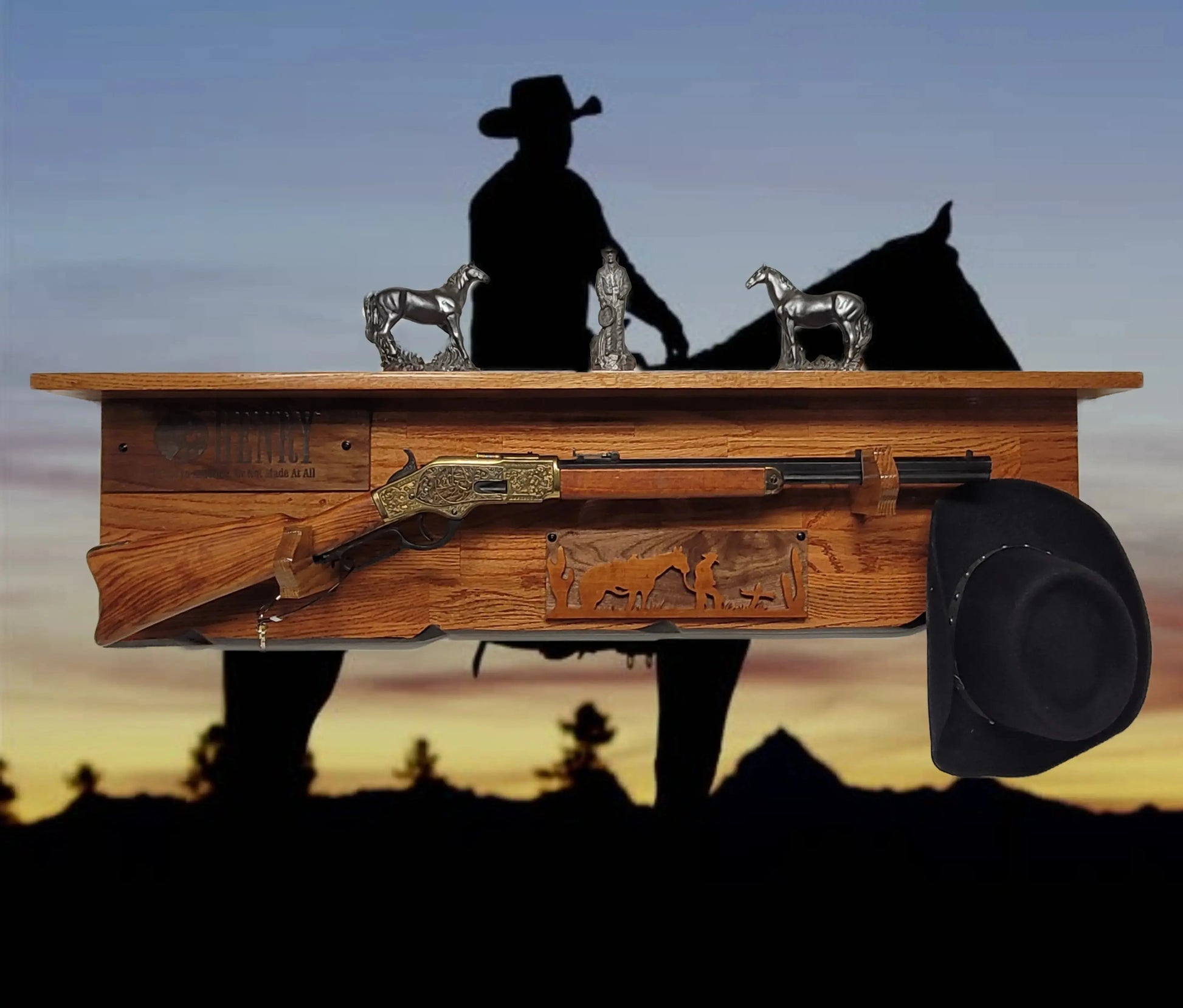 Walker Wood Gifts Gun Display Traditional Lever Action Henry Rifle Display Cabin Oak with Lock Collectors Gift