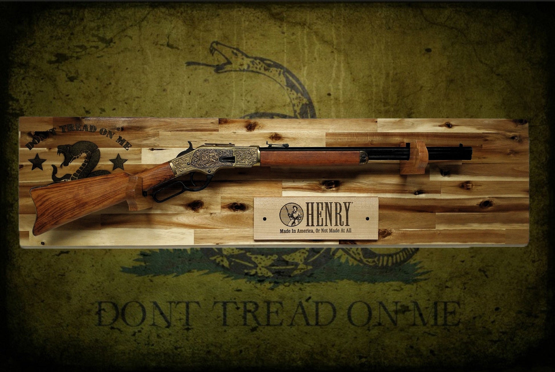 Walker Wood Gifts Traditional Don't Tread On Me Lever Action Henry Rifle Display Cabin Acacia Gun Rack Cabin Décor Collectors Gift