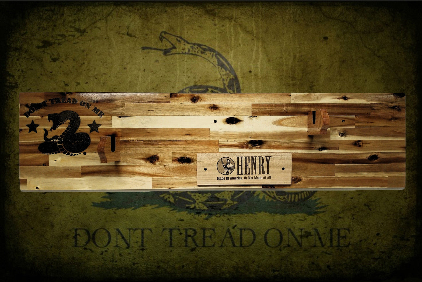 Walker Wood Gifts Traditional Don't Tread On Me Lever Action Henry Rifle Display Cabin Acacia Gun Rack Cabin Décor Collectors Gift