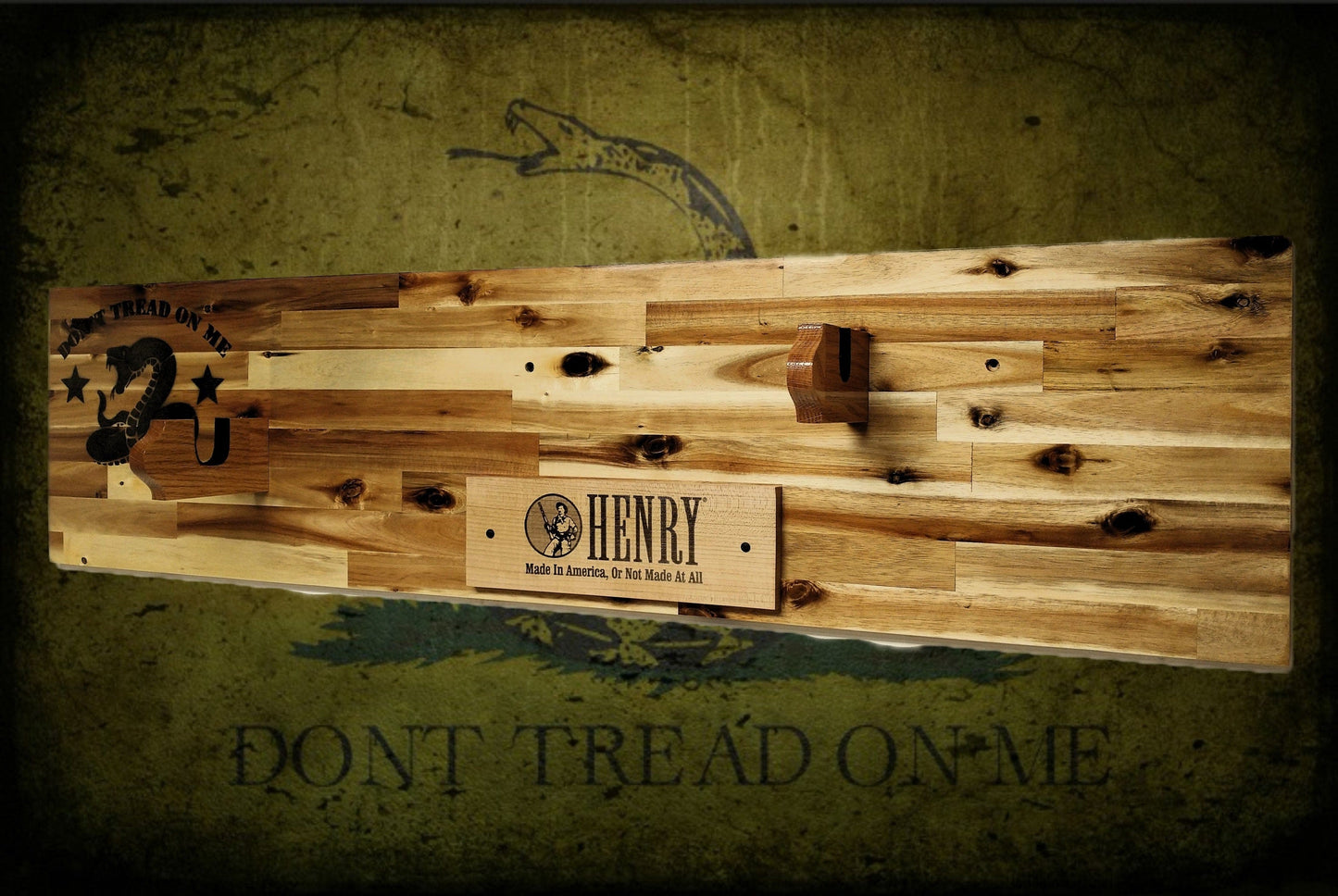 Walker Wood Gifts Traditional Don't Tread On Me Lever Action Henry Rifle Display Cabin Acacia Gun Rack Cabin Décor Collectors Gift