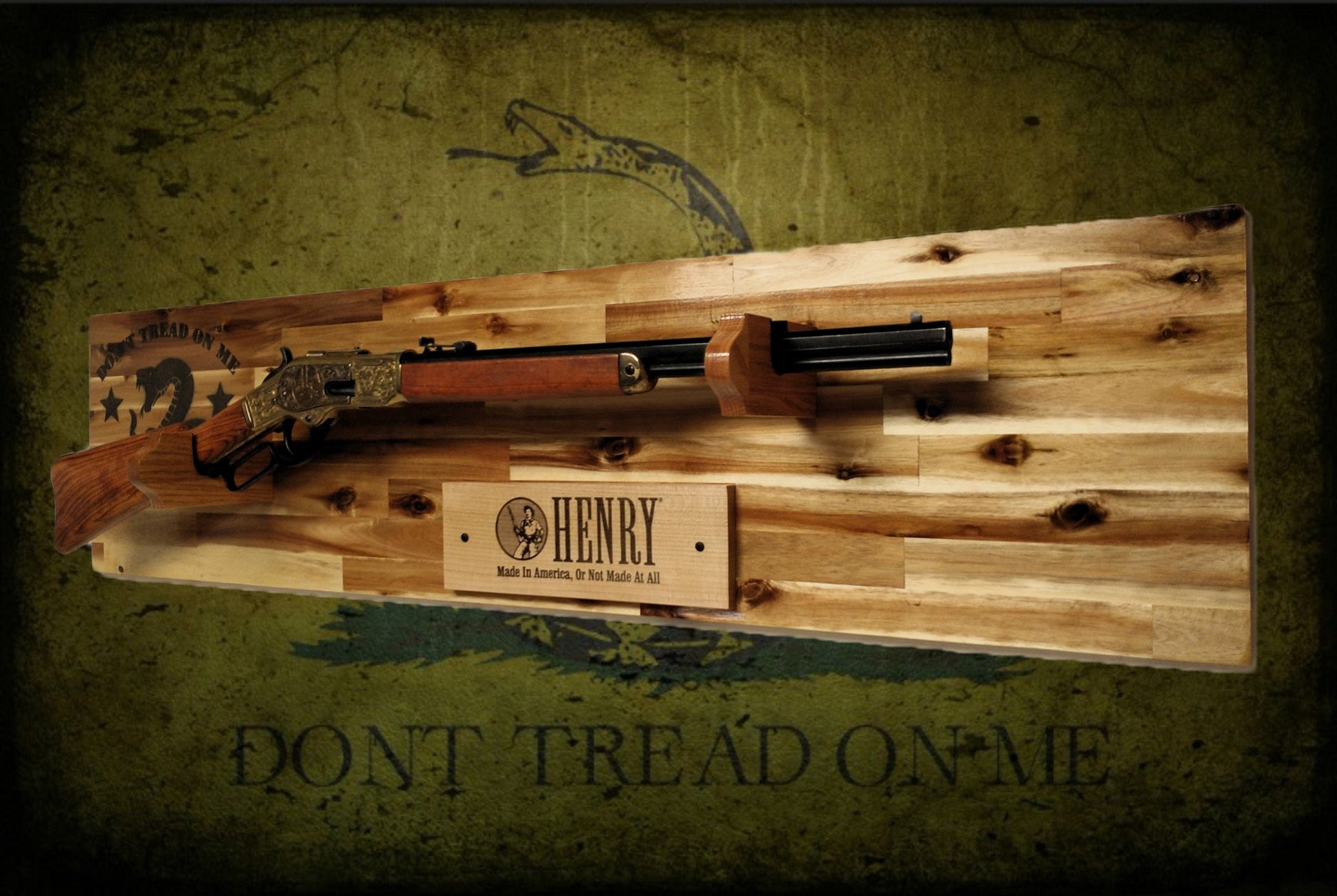 Walker Wood Gifts Traditional Don't Tread On Me Lever Action Henry Rifle Display Cabin Acacia Gun Rack Cabin Décor Collectors Gift