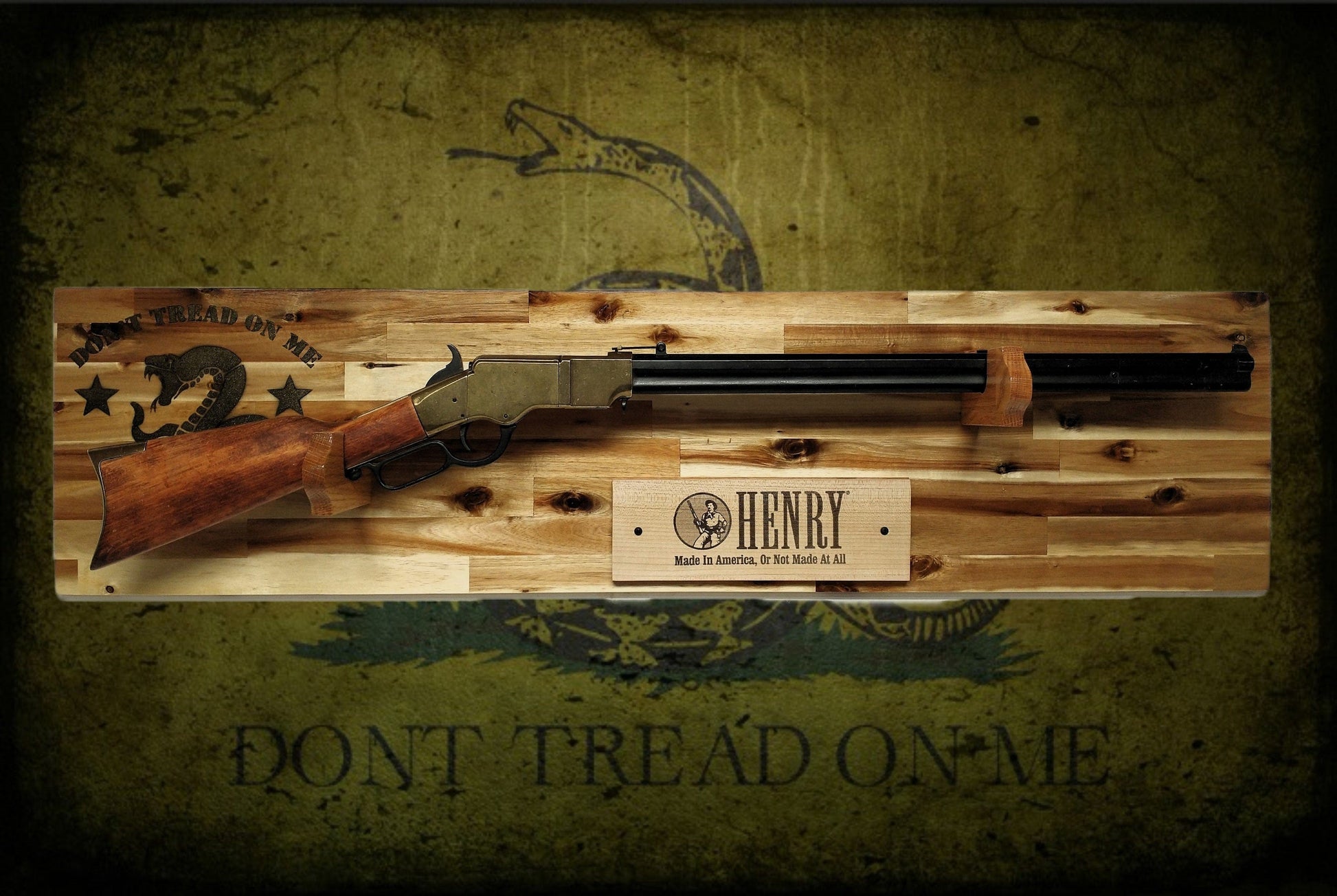 Walker Wood Gifts Traditional Don't Tread On Me Lever Action Henry Rifle Display Cabin Acacia Gun Rack Cabin Décor Collectors Gift