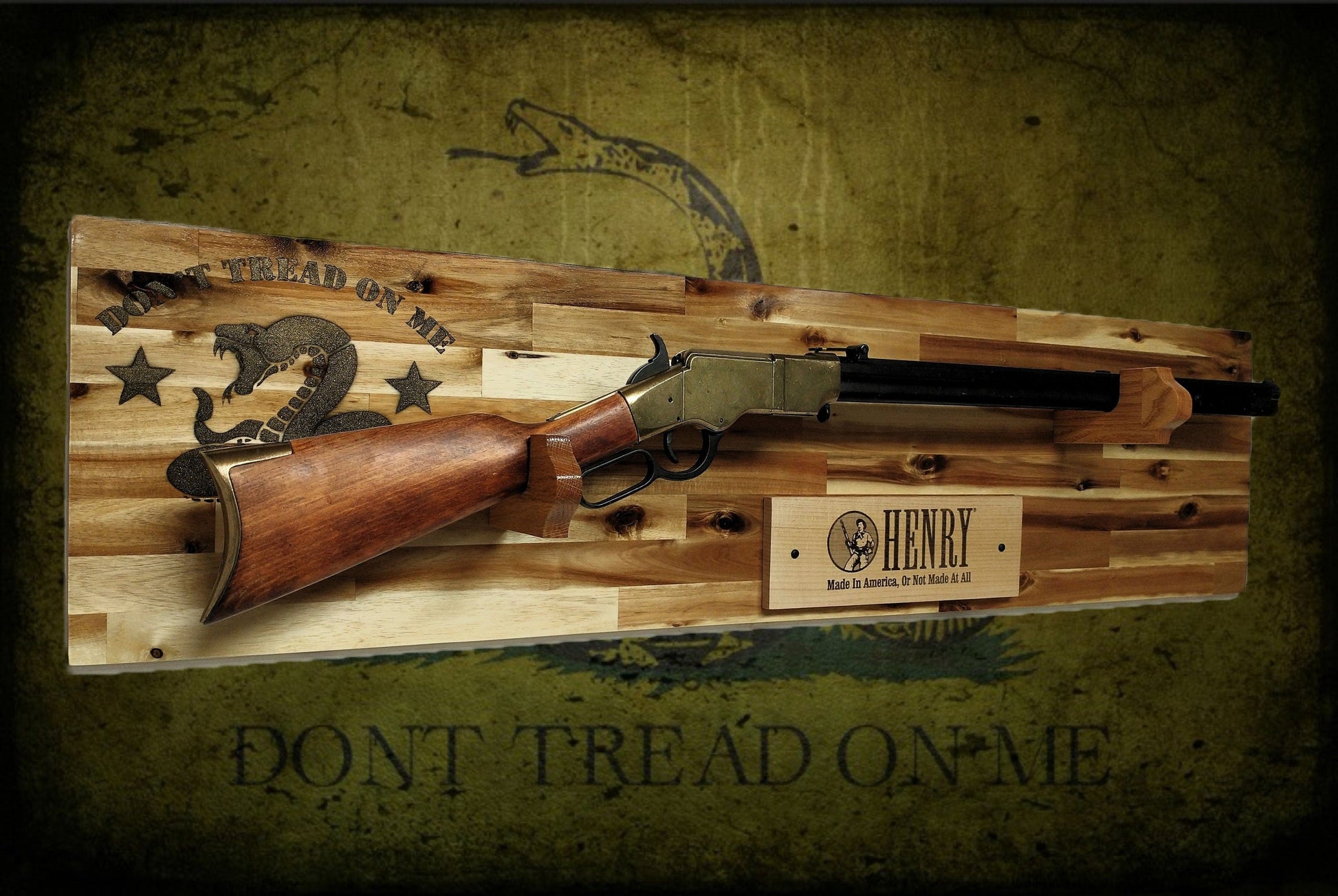 Walker Wood Gifts Traditional Don't Tread On Me Lever Action Henry Rifle Display Cabin Acacia Gun Rack Cabin Décor Collectors Gift