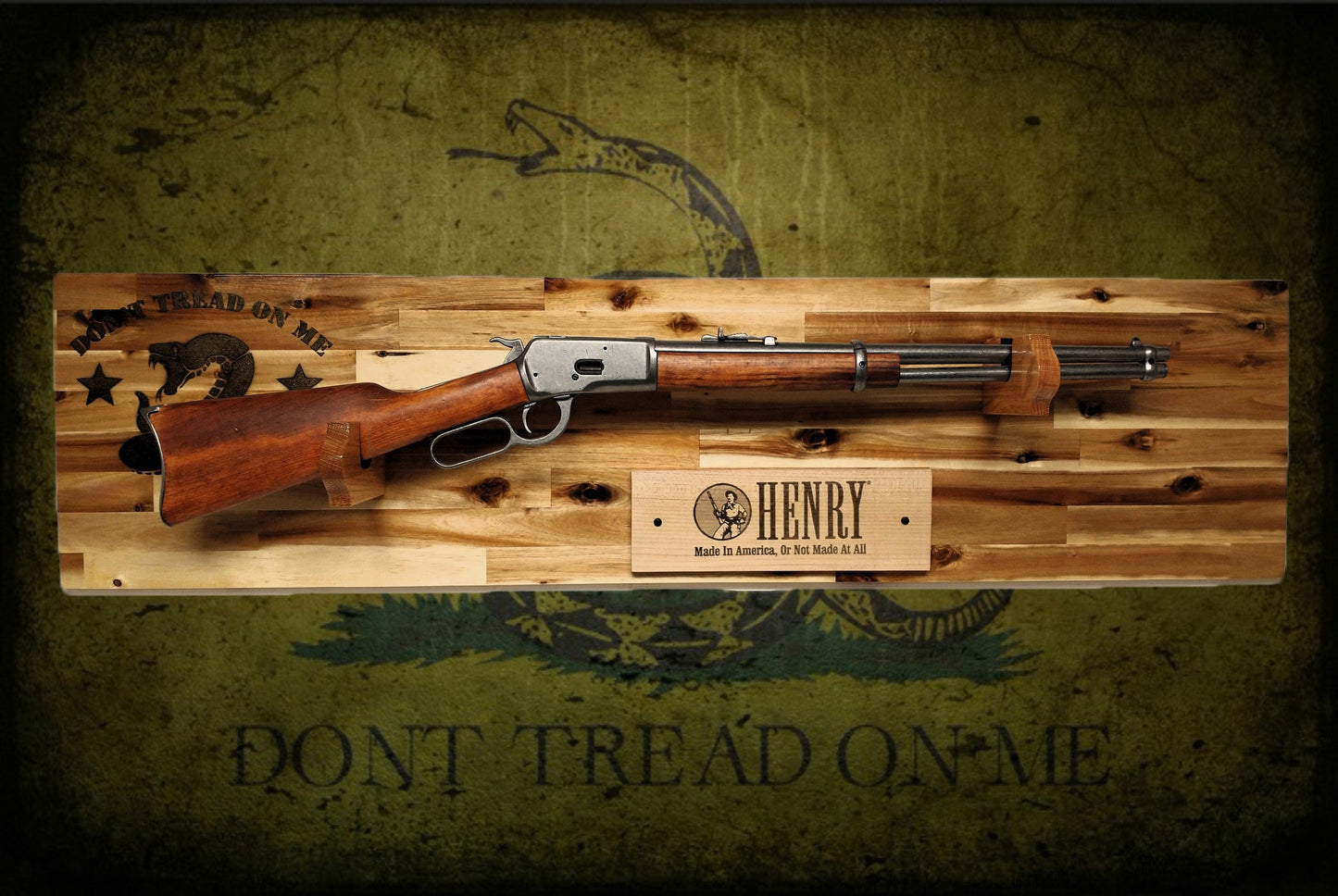 Walker Wood Gifts Traditional Don't Tread On Me Lever Action Henry Rifle Display Cabin Acacia Gun Rack Cabin Décor Collectors Gift