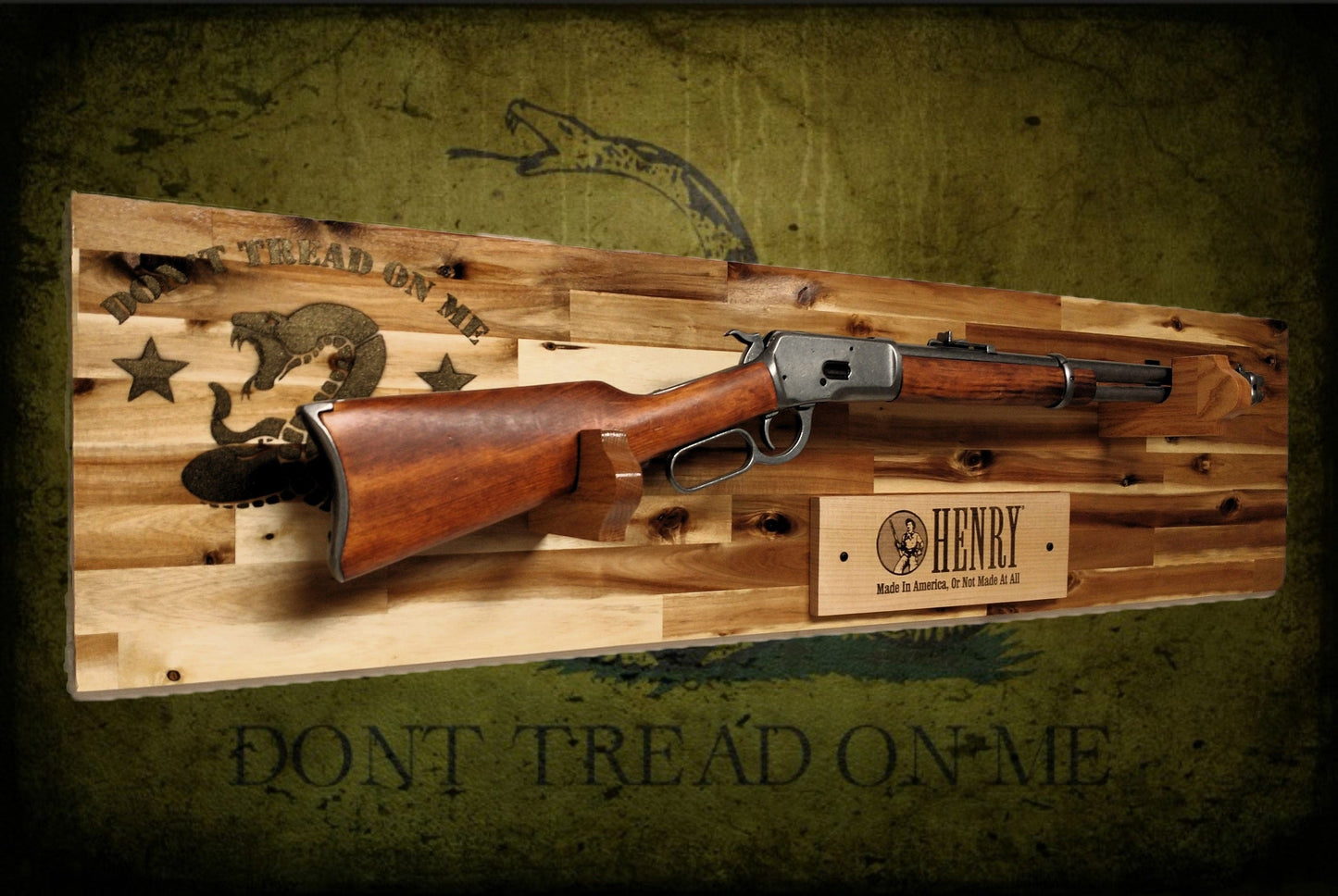 Walker Wood Gifts Traditional Don't Tread On Me Lever Action Henry Rifle Display Cabin Acacia Gun Rack Cabin Décor Collectors Gift