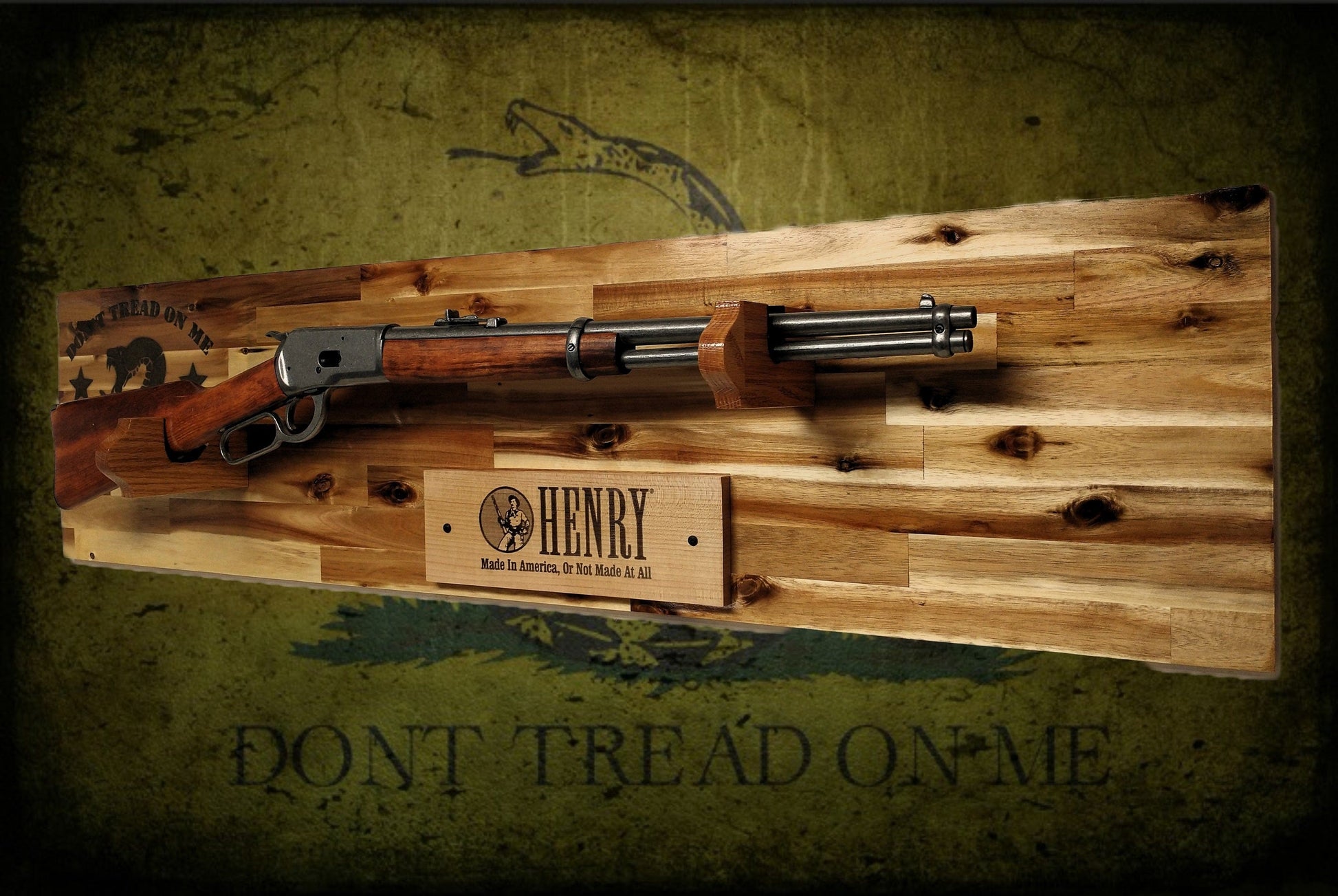 Walker Wood Gifts Traditional Don't Tread On Me Lever Action Henry Rifle Display Cabin Acacia Gun Rack Cabin Décor Collectors Gift