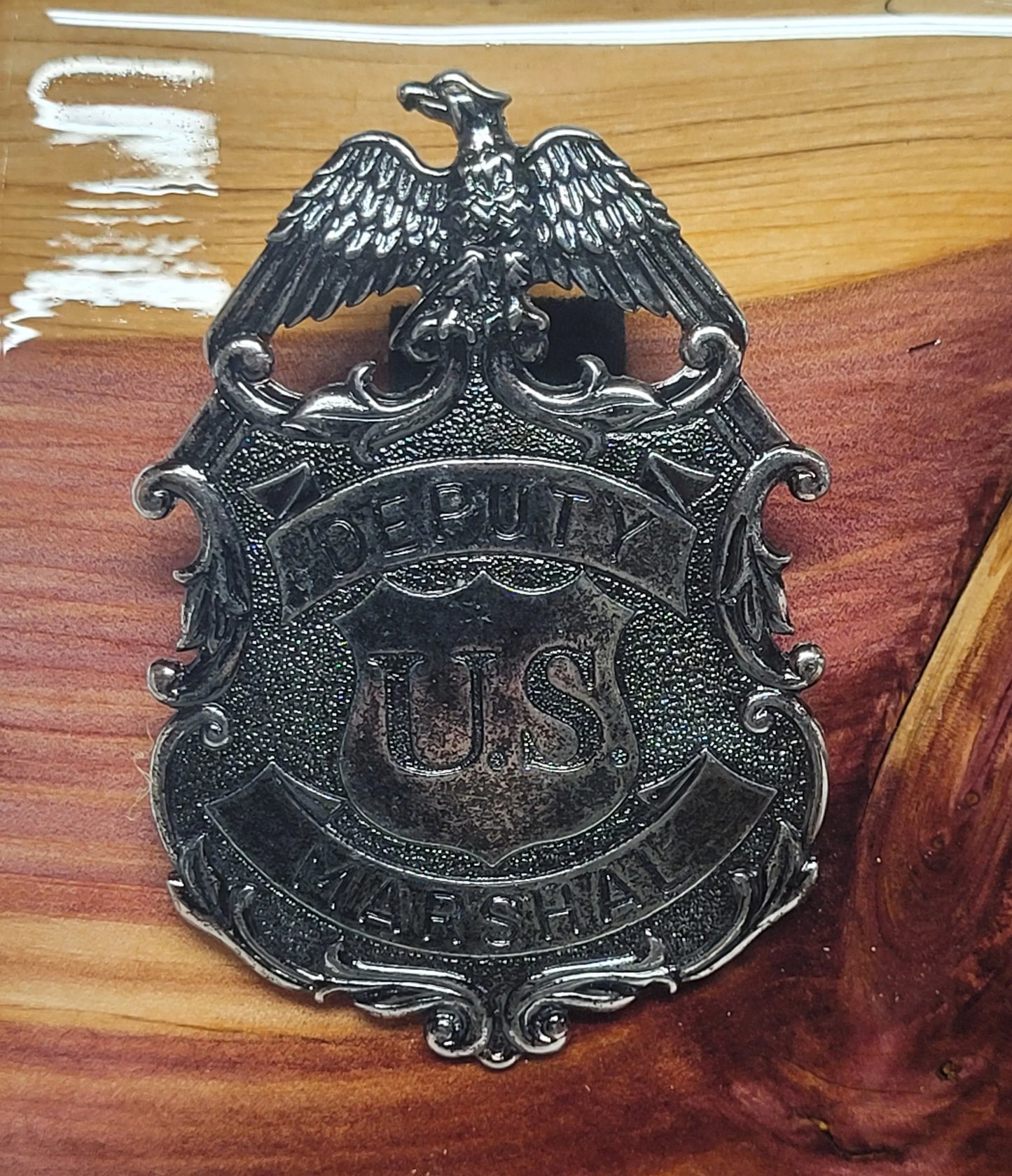 walkerwoodgifts Gun Display Rustic Live Edge Red Cedar Colt PeaceMaker Pistol Marshal Badge Wall Display Gift